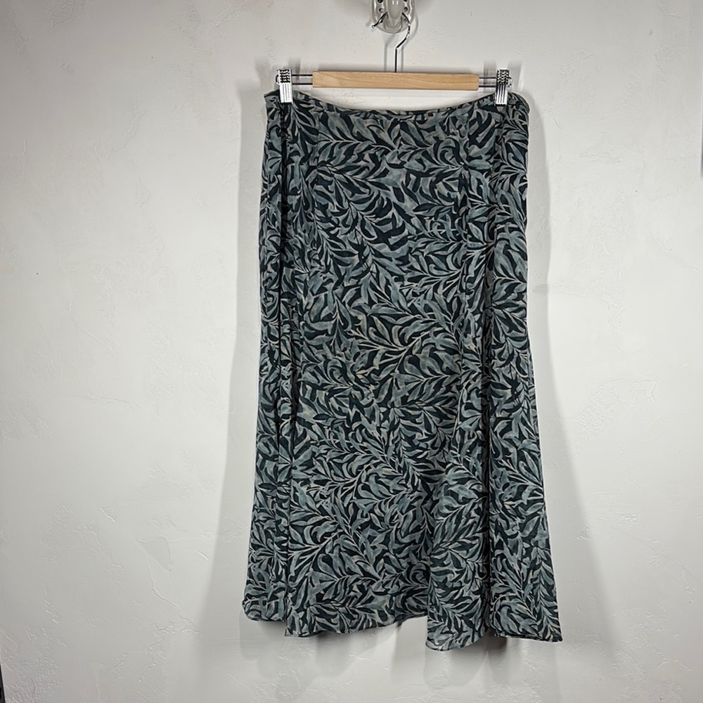 Jones WearElegant Leaf Patterned Skirt size 12
